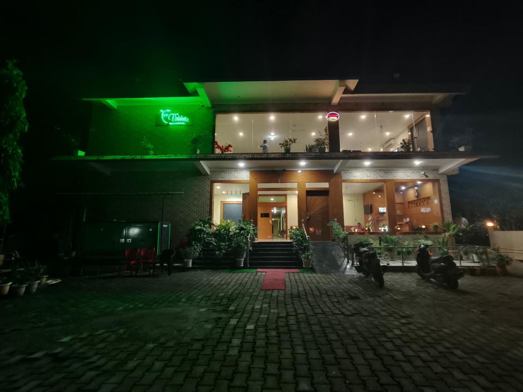 Tierra Hotel Cum Restaurant Kaziranga Ngoại thất bức ảnh