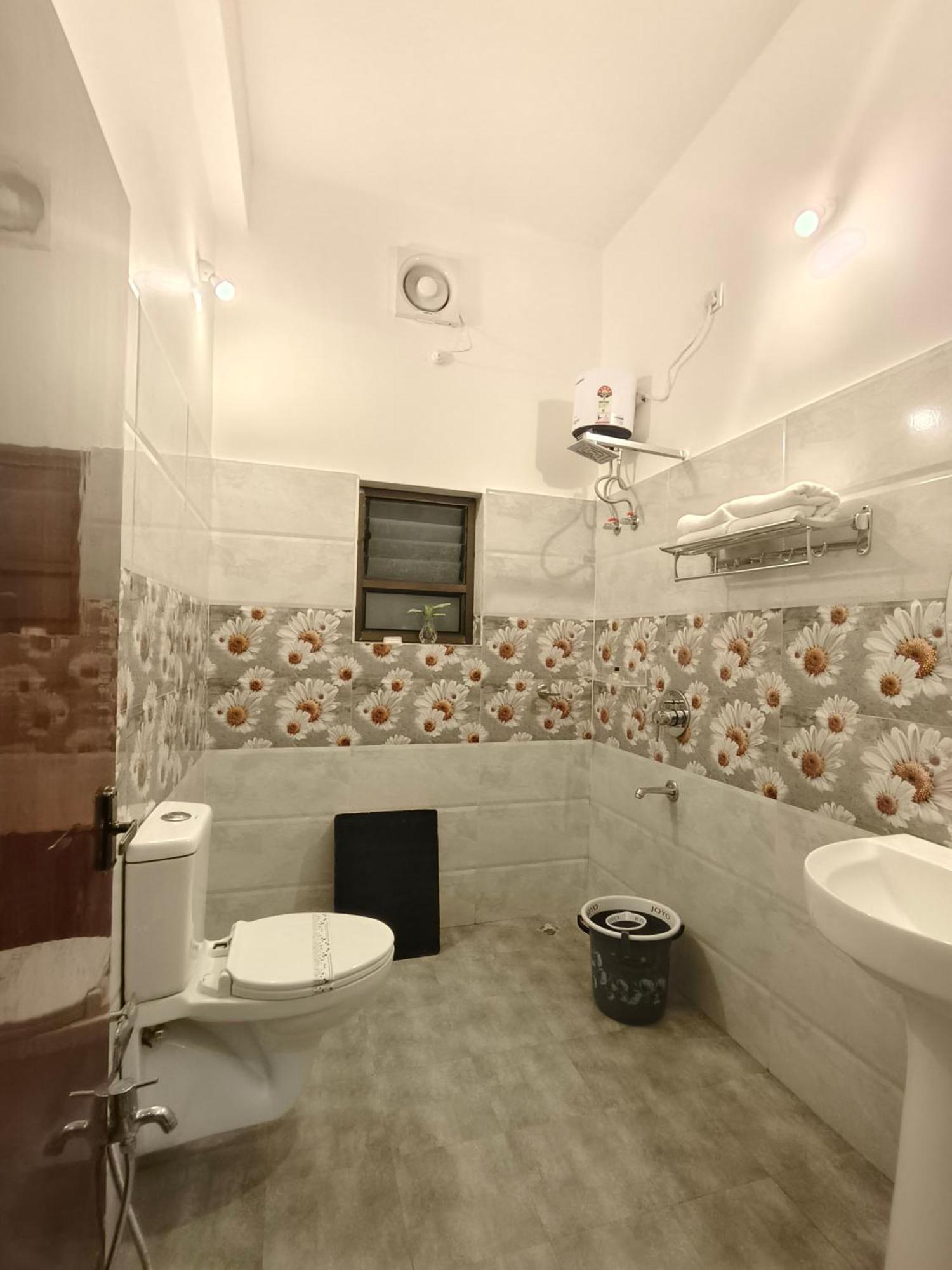 Tierra Hotel Cum Restaurant Kaziranga Ngoại thất bức ảnh